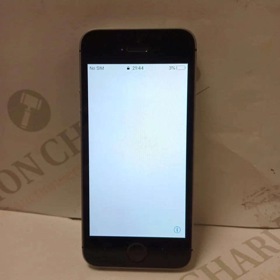 APPLE IPHONE SE SMARTPHONE 