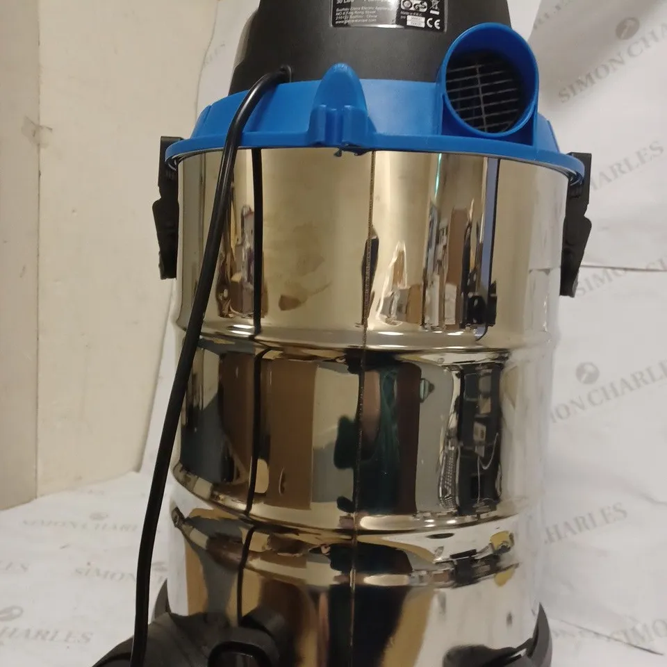 VACMASTER WET AND DRY VACUUM CLEANER 