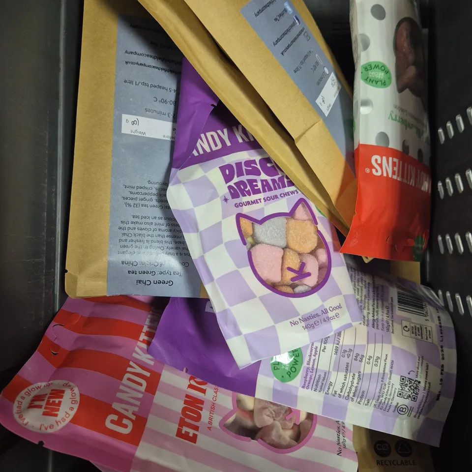 APPROXIMATELY 12 ASSORTED FOOD/DRINK PRODUCTS TO INCLUDE CANDY KITTENS & LICHFIELD TEA COMPANY 
