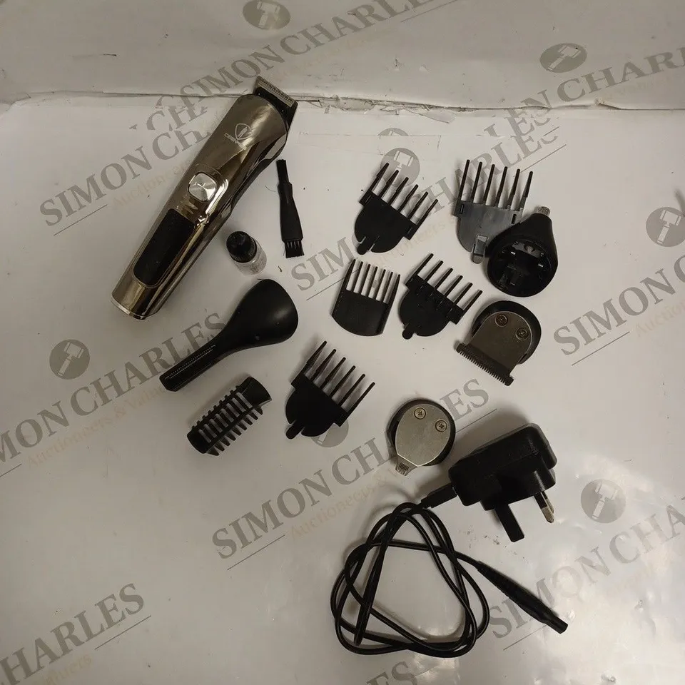 BOXED CEENWES ALL IN ONE GROOM KIT. 