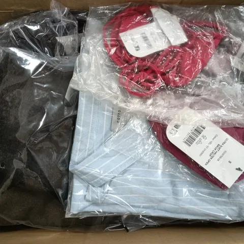 APPROXIMATELY 20 ASSORTED CLOTHING ITEMS IN VARIOUS SIZES, COLOURS & STYLES TO INCLUDE TRIANGLE BIKINI TOP, BEDFORD LONG SLEEVE SHIRT, OFF SHOULDER KNIT, ETC