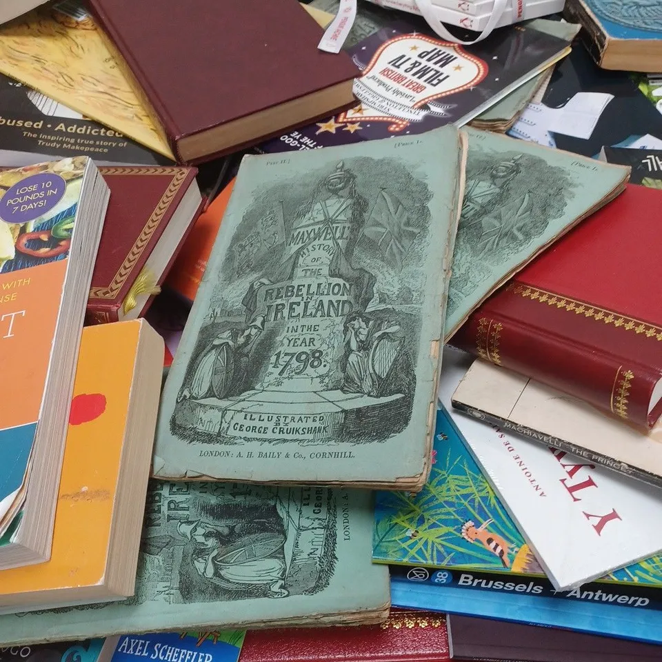 LARGE QUANTITY OF ASSORTED BOOKS OF VARIOUS GENRES TO INCLUDE WORKS BY ROSS MONTGOMERY, LIZ PICHON, DENNIS WHEATLEY, ETC - COLLECTION ONLY