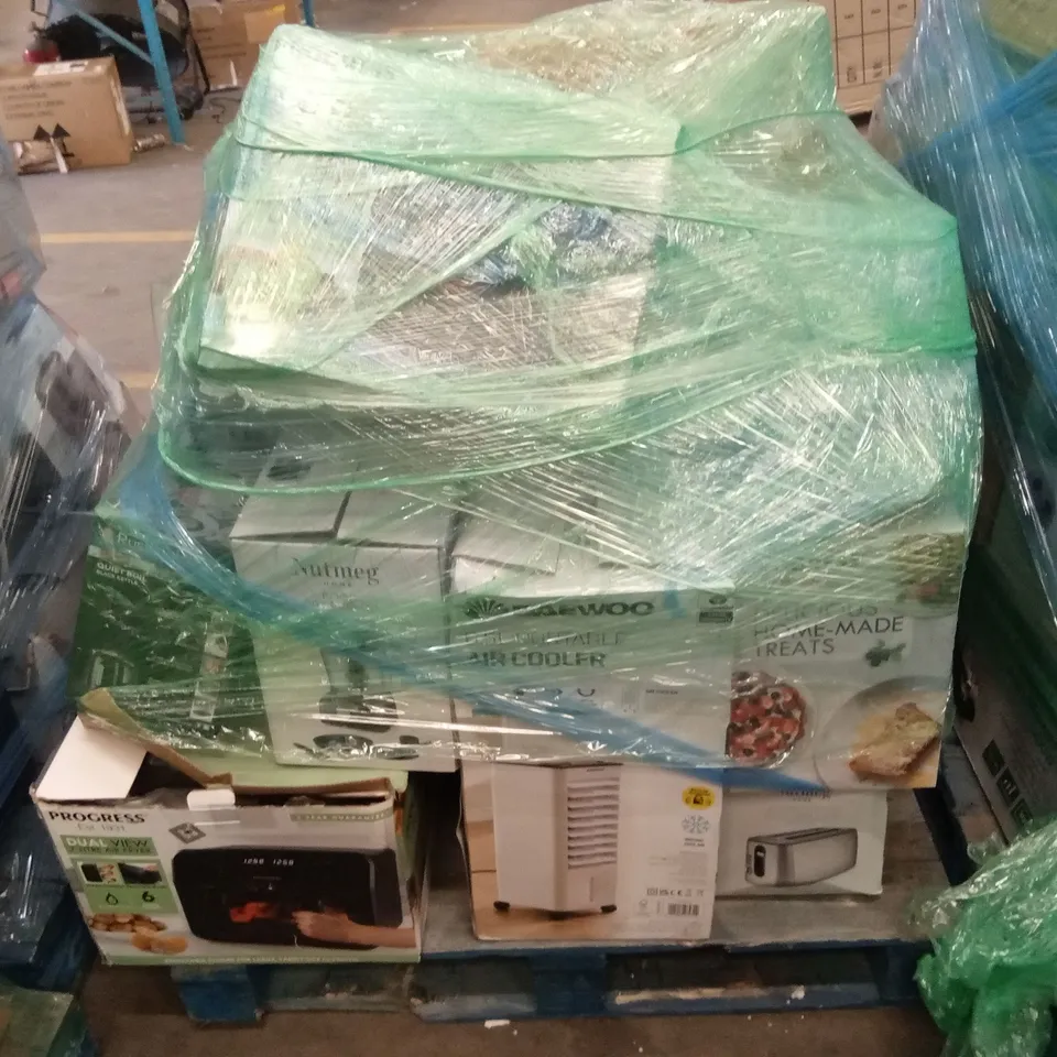 PALLET OF ASSORTED KITCHEN APPLIANCES AND HOUSEHOLD ELECTRIC GOODS TO INCLUDE; AIR FRYERS, FOOD PROCESSOR, AIR COOLER, TOASTERS, KETTLE ETC