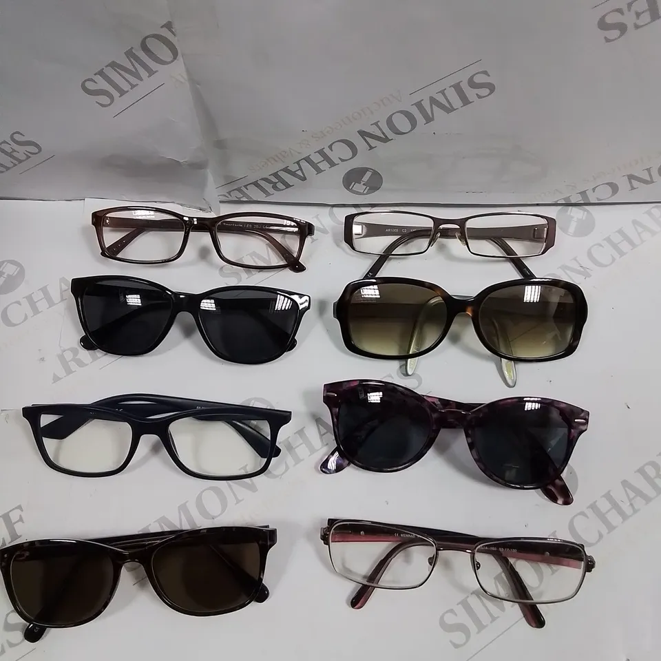 APPROXIMATELY 30 ASSORTED LOOSE SPECTACLES/SUNGLASSES IN VARIOUS DESIGNS 