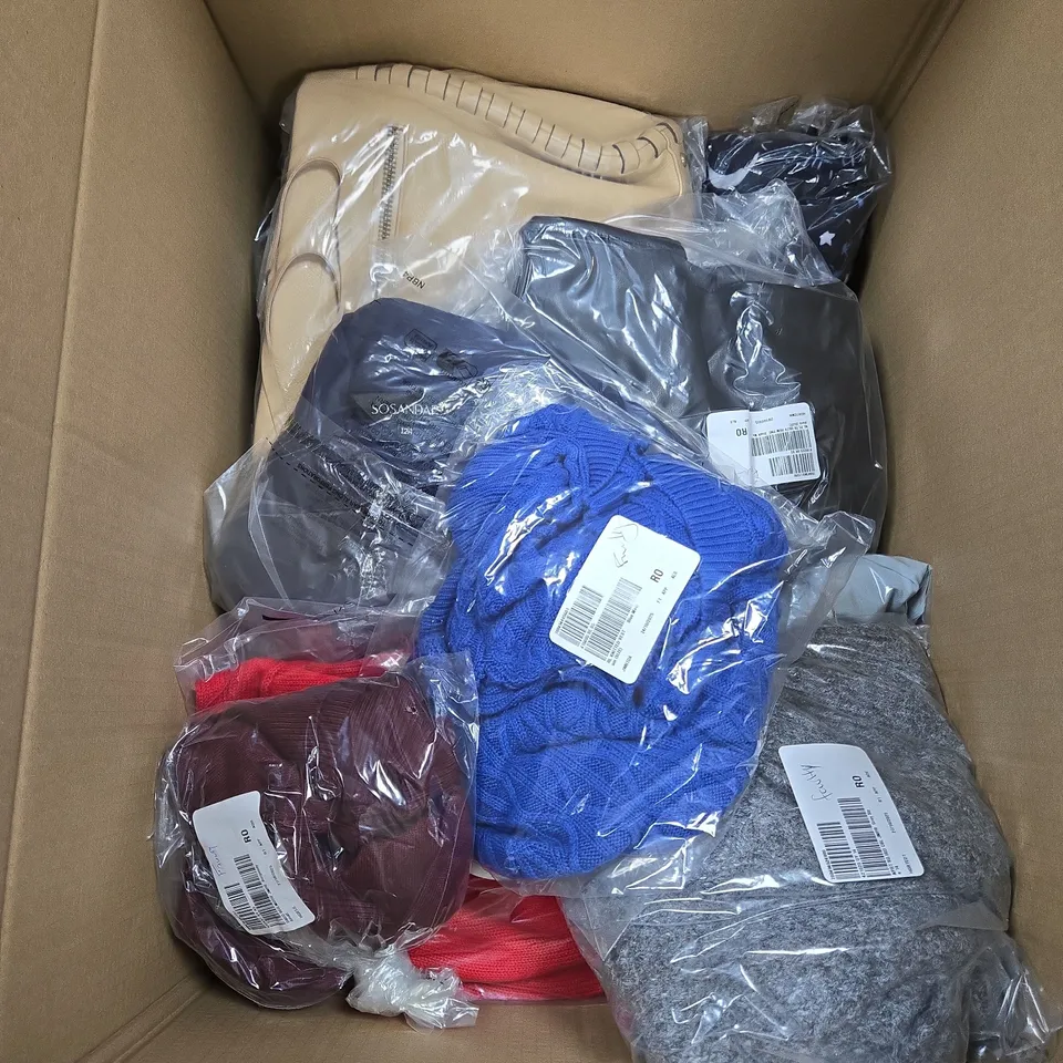 APPROXIMATELY 15 ASSORTED CLOTHING ITEMS IN VARIOUS STYLES, SIZES & COLOURS