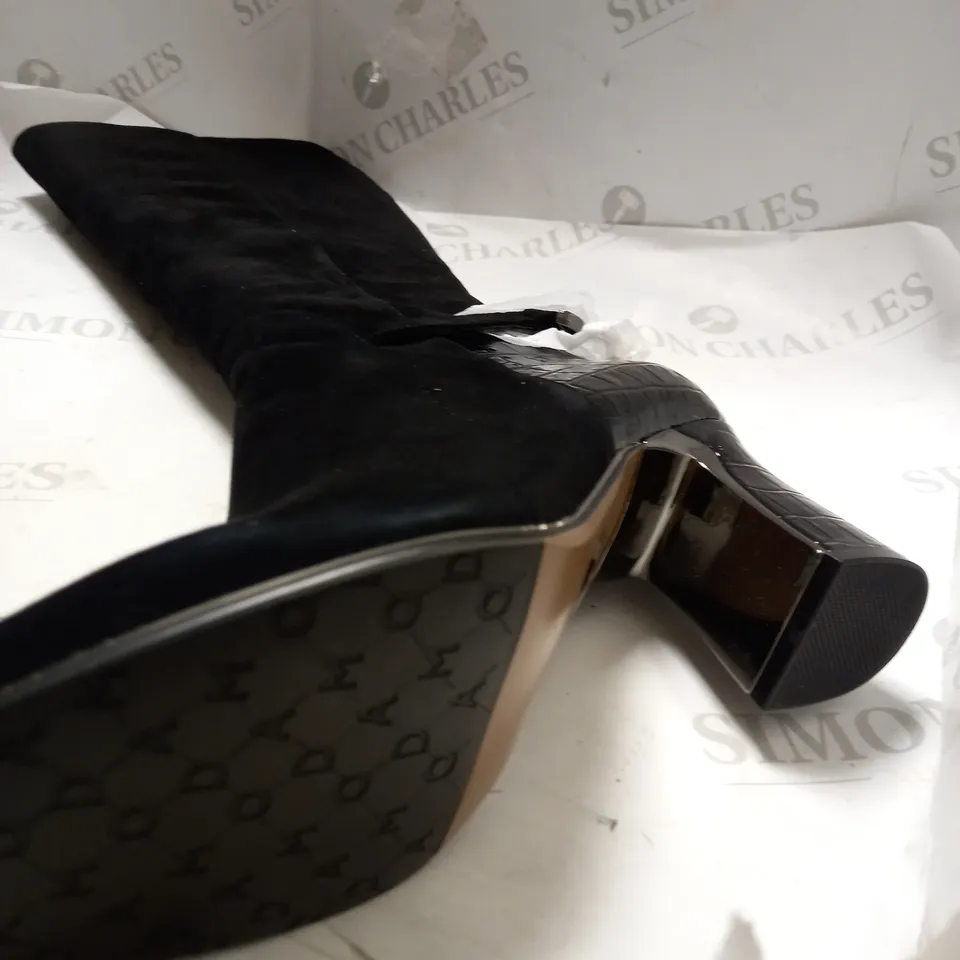 MODA IN PELLE LIZETH BLACK SUEDE KNEE BOOTS - SIZE 6