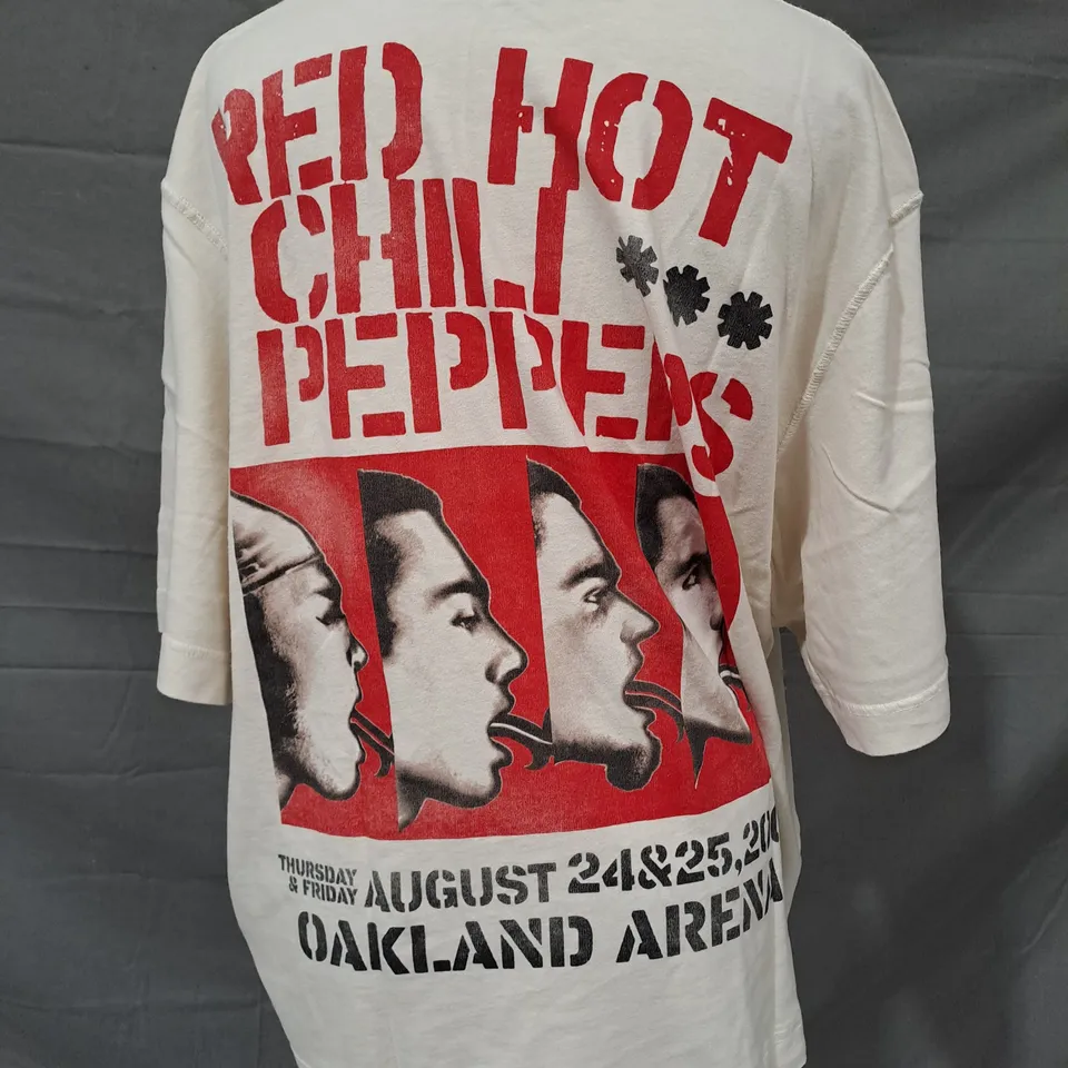 ABERCROMBIE & FITCH RED HOT CHILI PEPPERS T-SHIRT IN CREAM SIZE LARGE