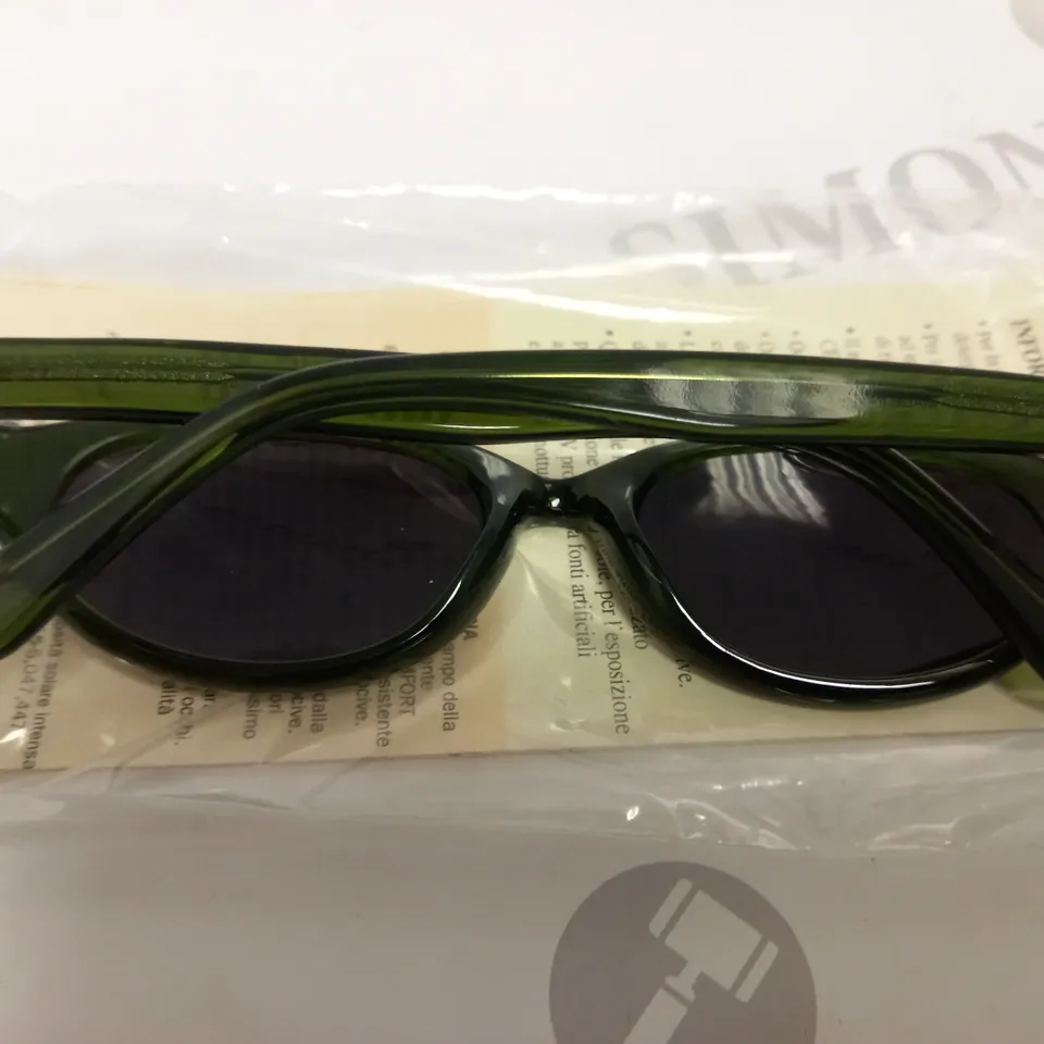 APPROXIMATELY 10 DIERRE STING SUNGLASSES