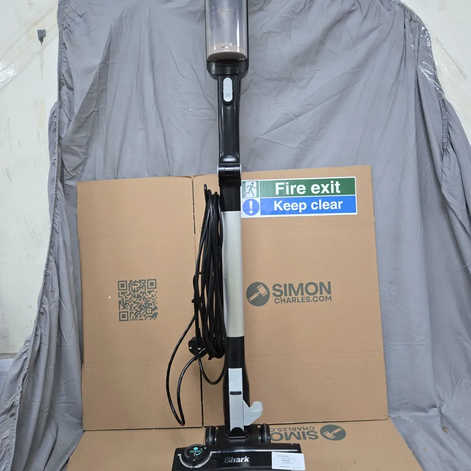 SHARK STRATOS DUOCLEAN ANTI-HAIR-WRAP PLUS CORDED STICK VACUUM CLEANER