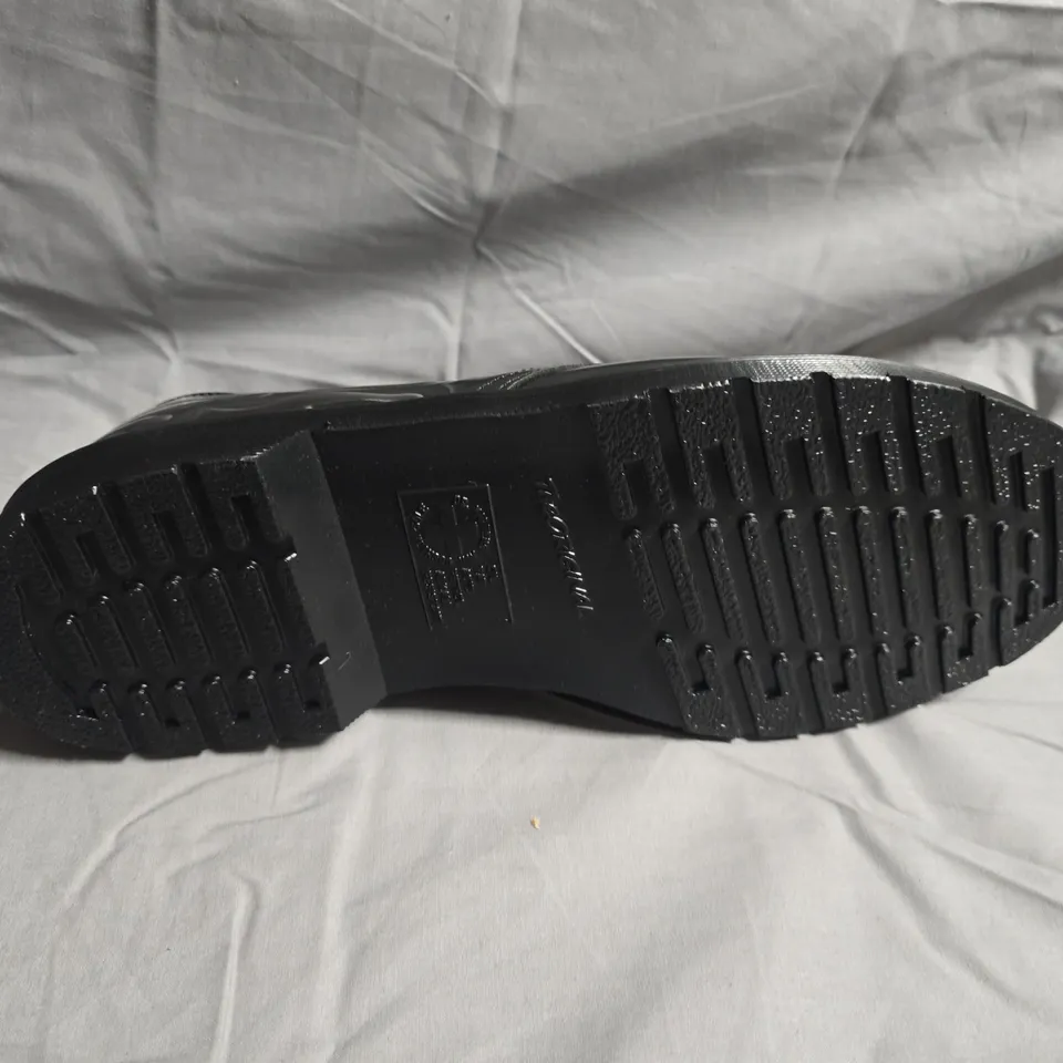 UNBOXED PAIR OF DR.MARTENS 1461 INFERNO LACE UP LEATHER SHOES - UK SIZE 12