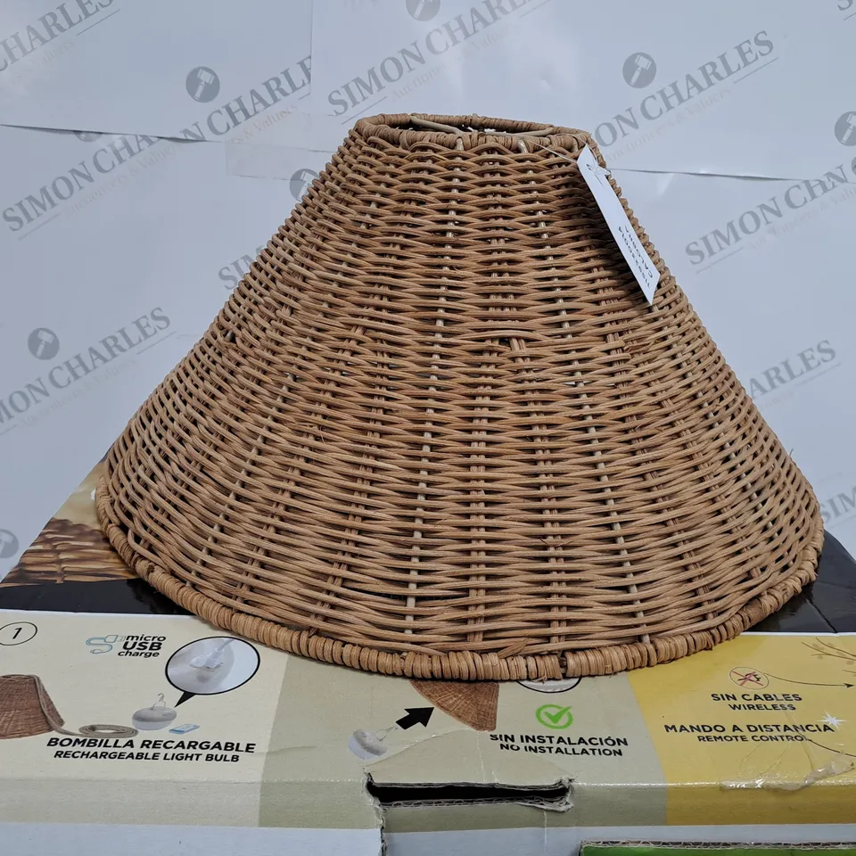 BOXED CALOBRA PORTABLE HANGING LAMP