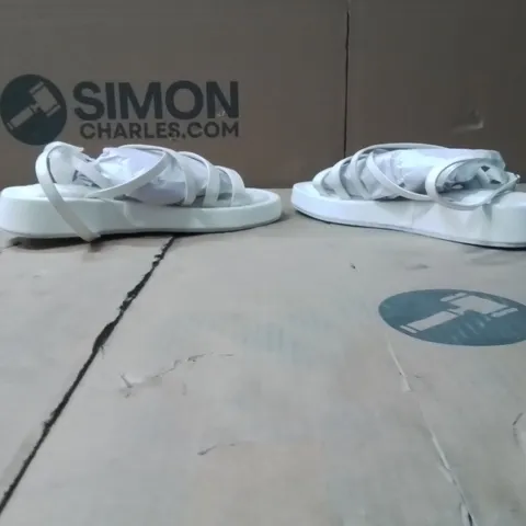 BOXED BRAND NEW APPROXIMATELY 6 SIMPLY BE PHEOBE WIDE SHOES WHITE SIZE 6