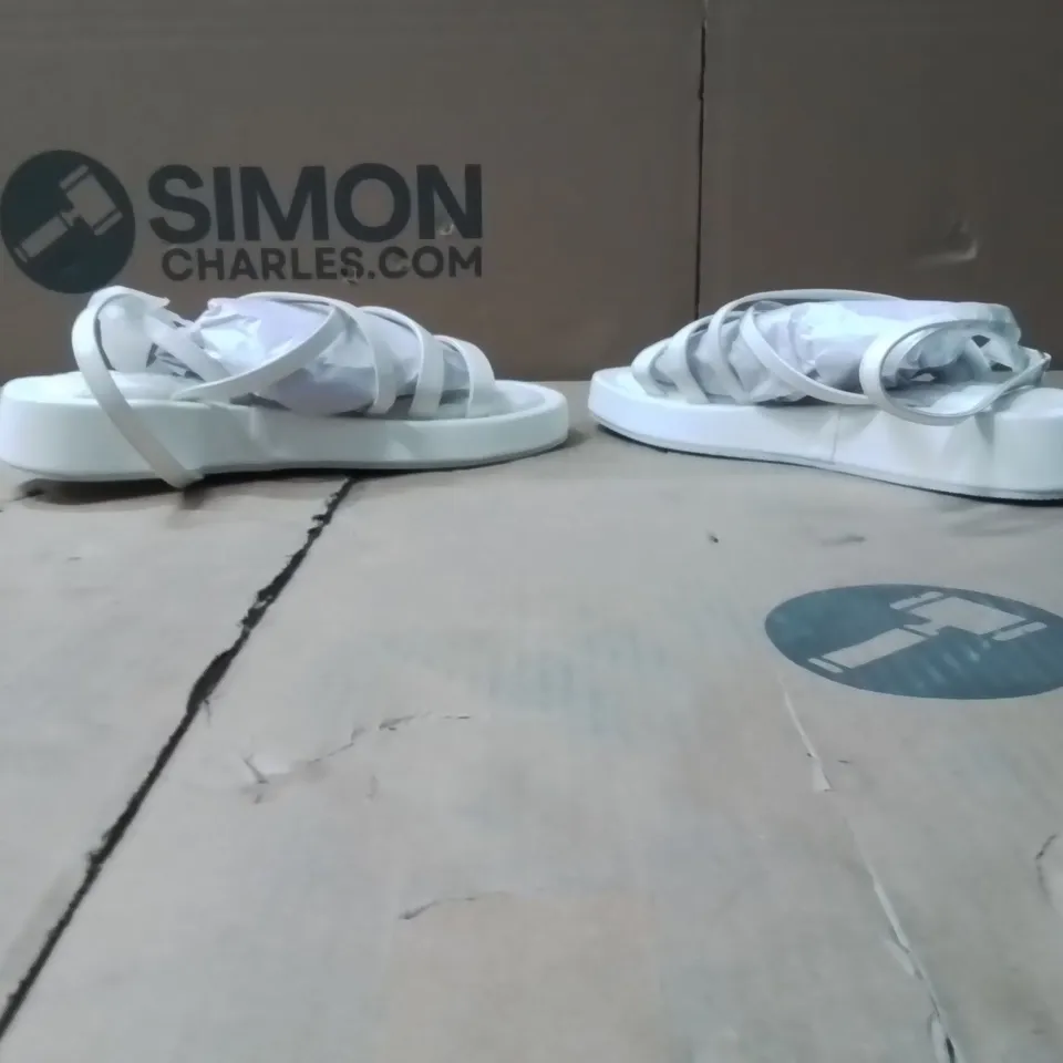 BOXED BRAND NEW APPROXIMATELY 6 SIMPLY BE PHEOBE WIDE SHOES WHITE SIZE 6