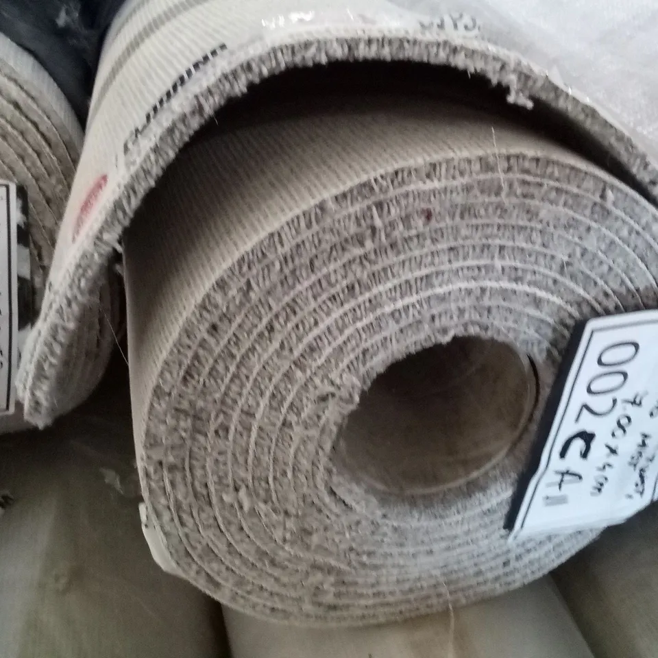 ROLL OF QUALITY NATURAL BEASER TWIST WOODLAND MIST CARPET APPROXIMATELY 7M × 4M