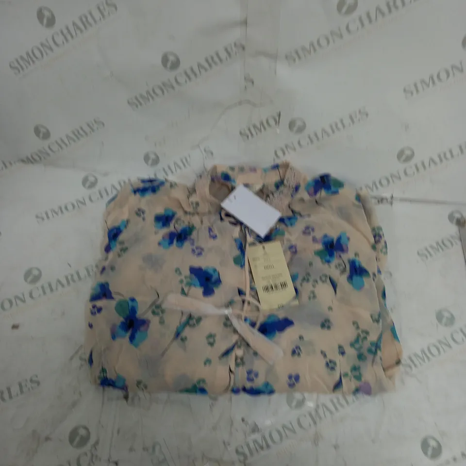 BOX OF ASSORTED WOMENS CLOTHING TO INCLUDE JEANS, TROUSERS, COATS ETC 