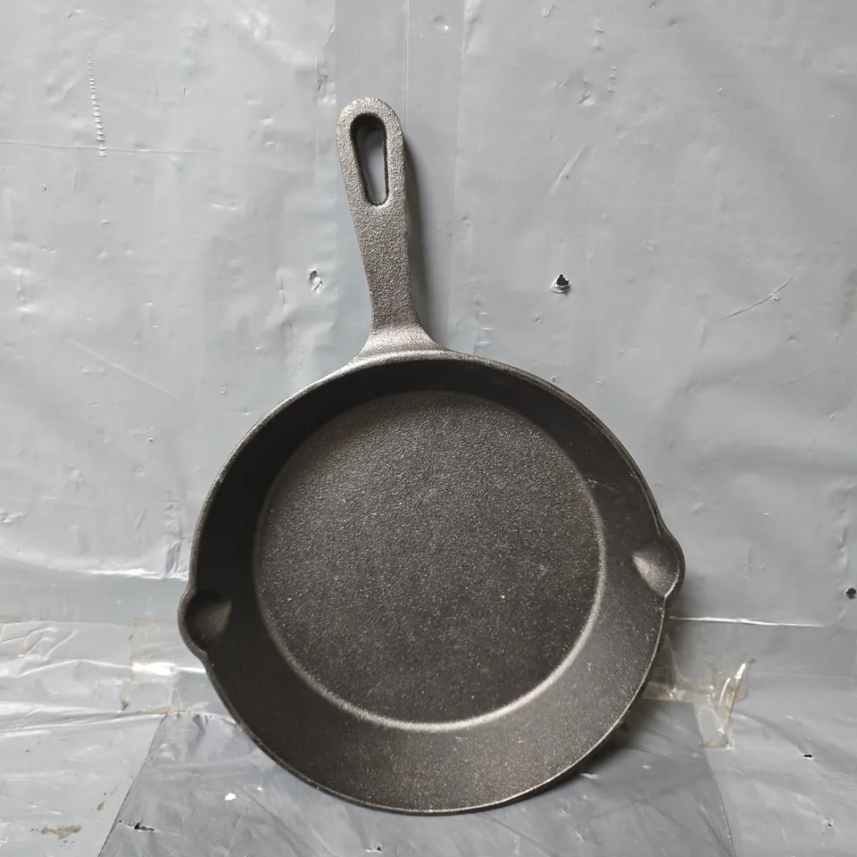 UNBRANDED CAST IRON PAN 