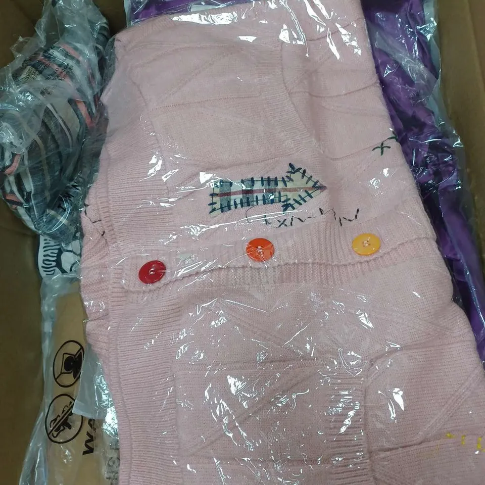 BOX OF APPROXIMATELY 22 ASSORTED CLOTHING ITEMS TO INCLUDE - T-SHIRT , BOXERS , TROUSERS ETC