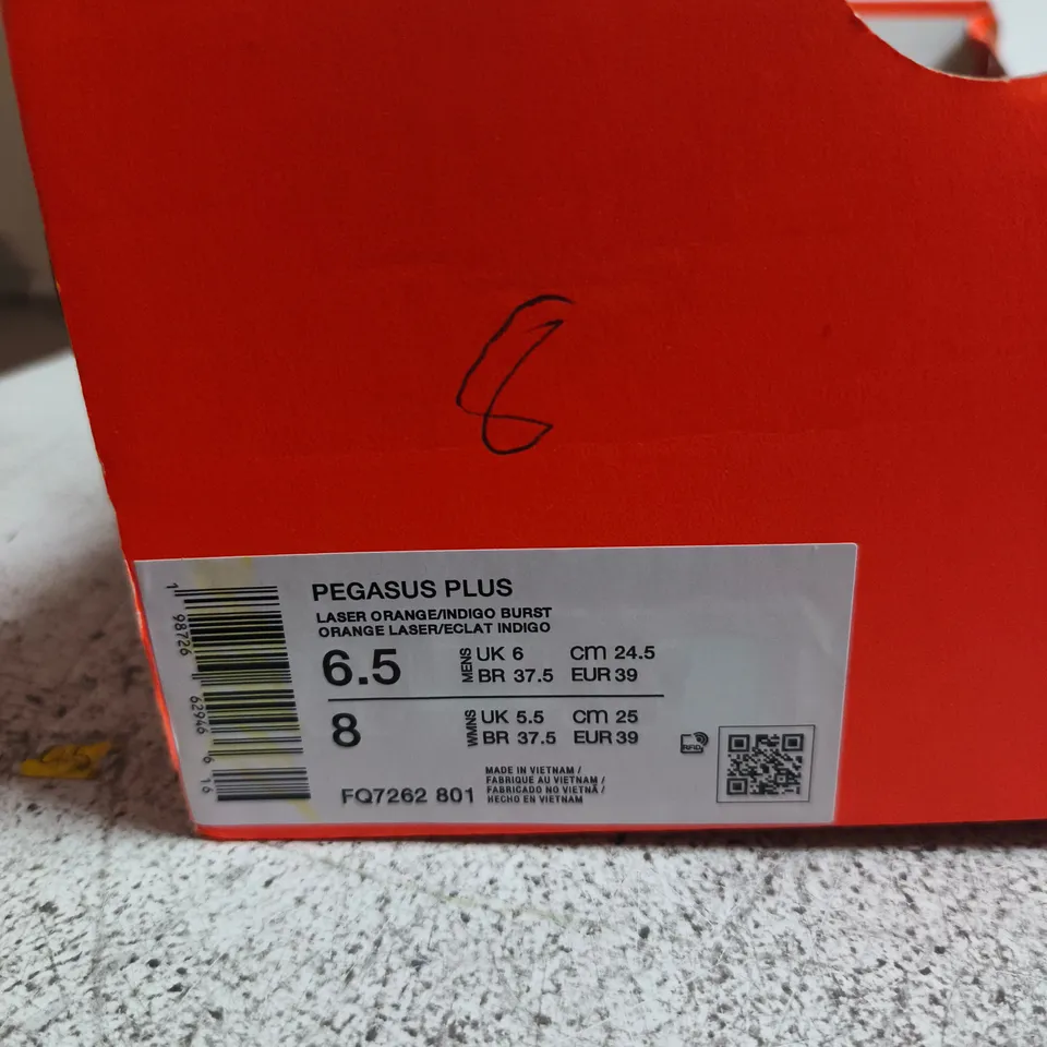 NIKE PEGASUS PLUS RUNNING SHOES – UK SIZE 6