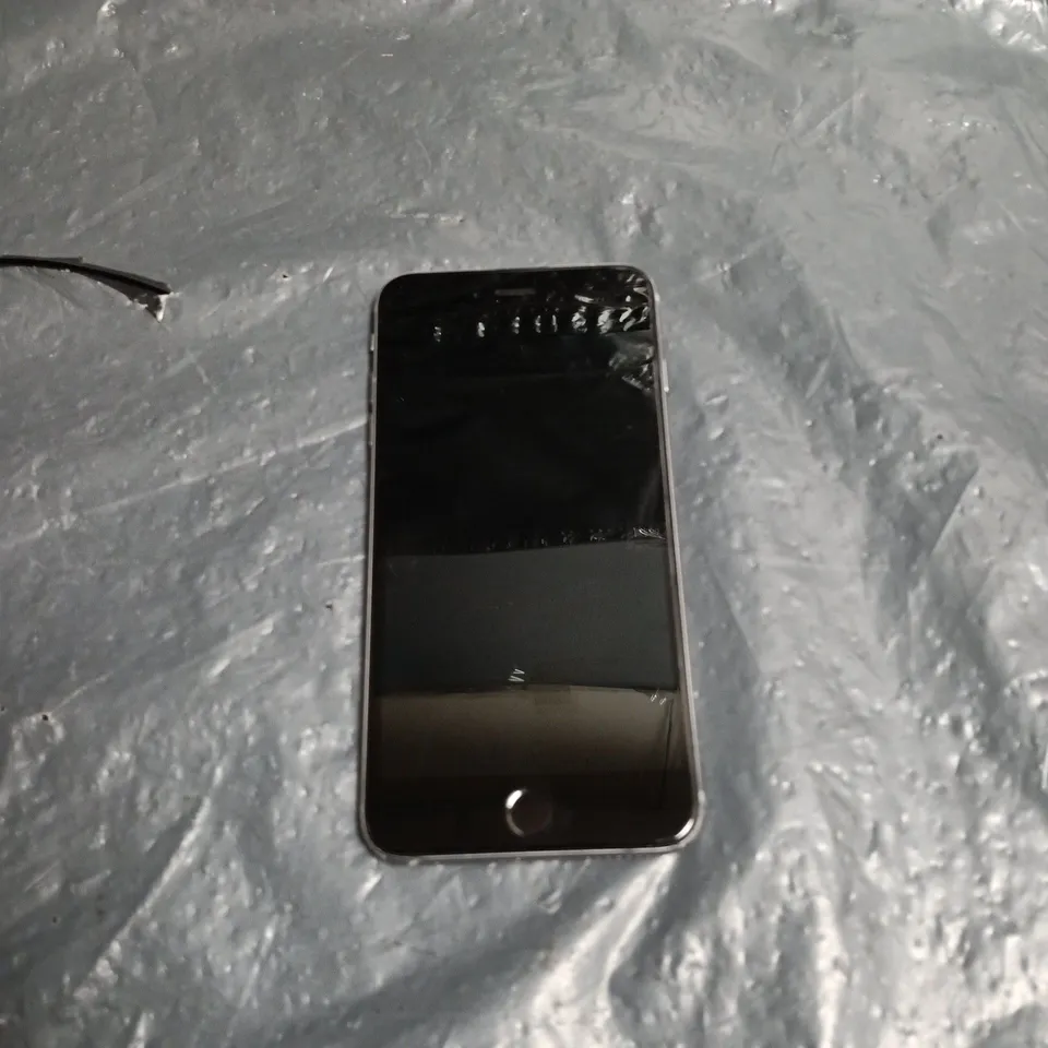 APPLE IPHONE – SILVER – BOXED WITH USB CHARGING CABLE 