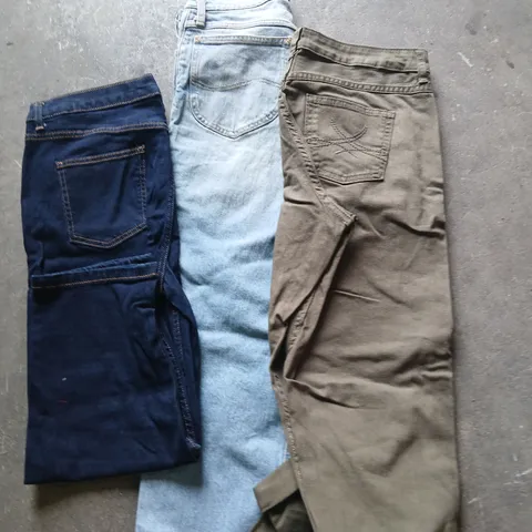 PALLET OF APPROXIMATELY 700 ITEMS OF ASSORTED MARKS AND SPENCER CROPPED JEANS, ECRU, BLACK, BERRY AND KHAKI