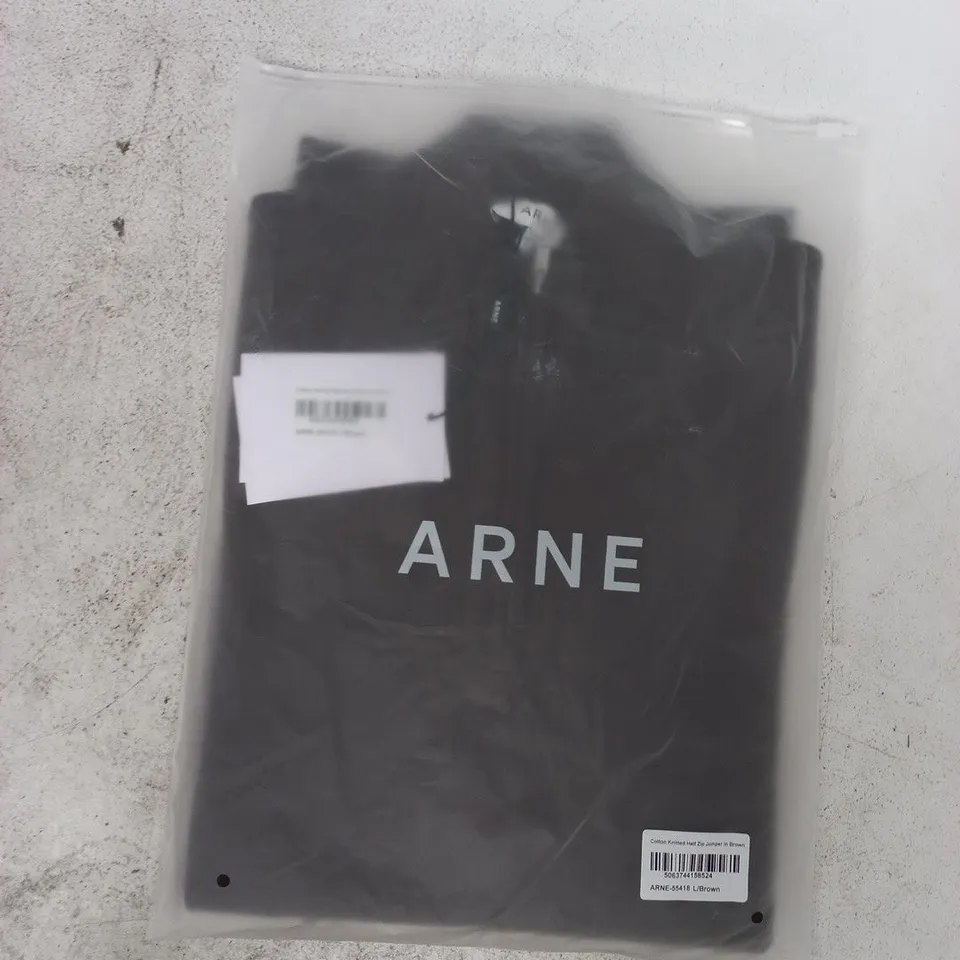 BAGGED ARNE COTTON KNITTED HALF ZIP JUMPER IN BROWN SIZE LARGE