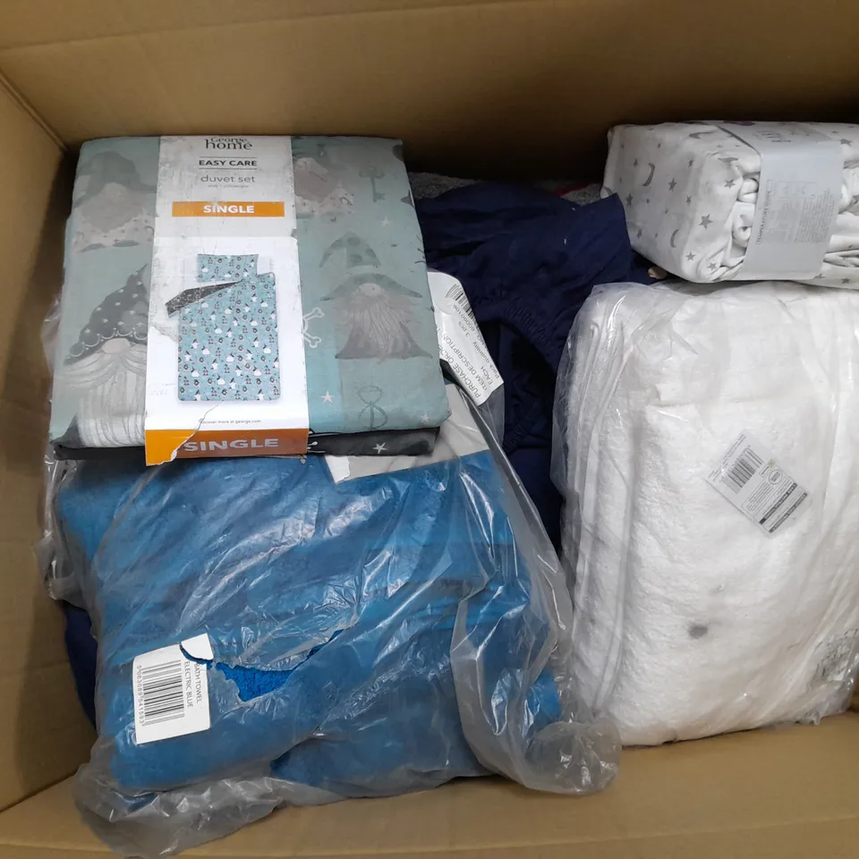 APPROXIMATELY 8 ASSORTED HOUSEHOLD ITEMS TO INCLUDE VARIOUS BEDDING IN VARIOUS SIZES AND STYLES