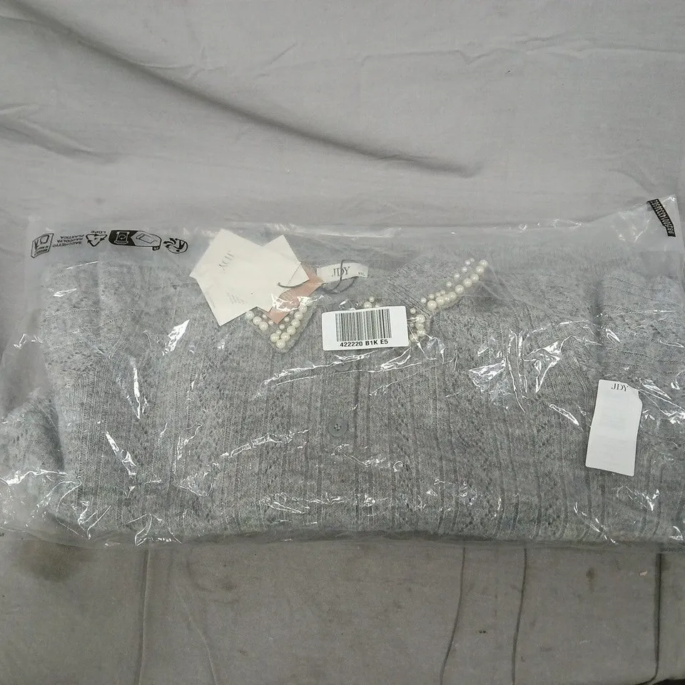 6 X JDY APRIL PEARL COLLAR KNITTED JUMPER OF VARIOUS SIZES