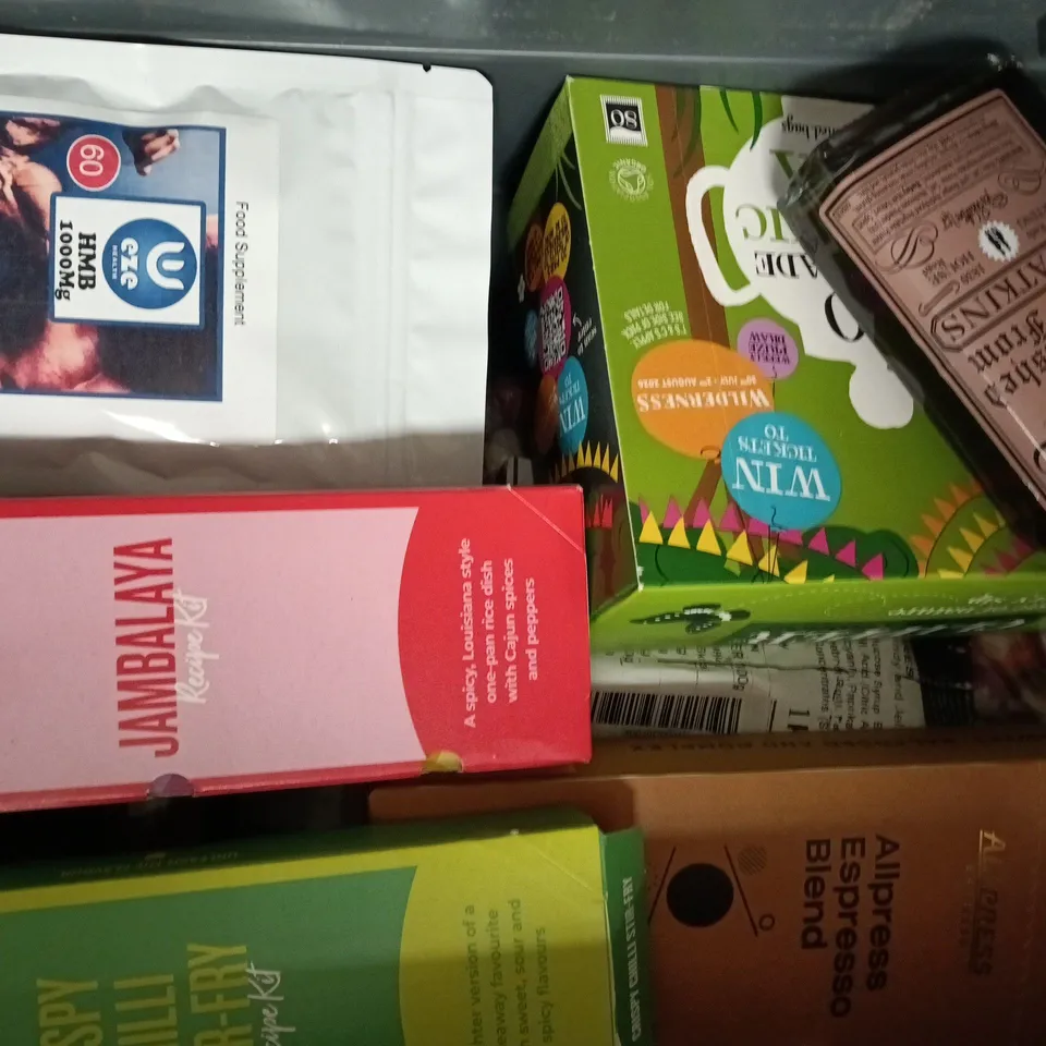 APPROXIMATELY 10 ASSORTED FOOD AND DRINK ITEMS TO INCLUDE MILKYBAR EASTER FRIENDS, MUSHROOM KETCHUP, CANDY KITTENS, ETC