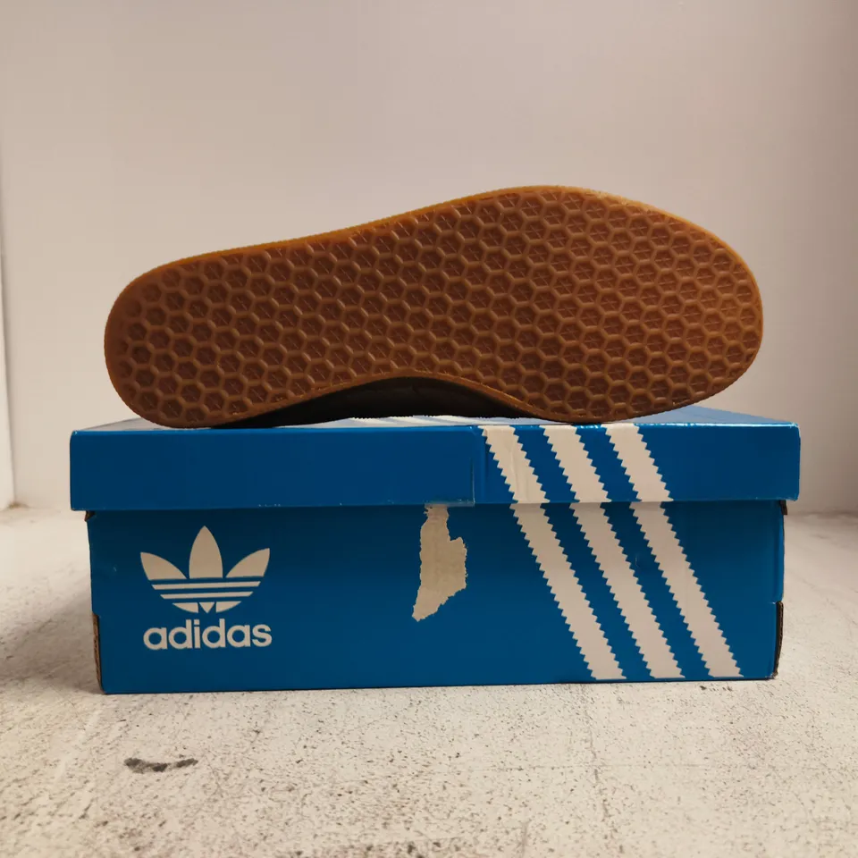 BOXED PAIR OF ADIDAS GAZELLE TRAINERS IN LIGHT TAN SIZE UK 6