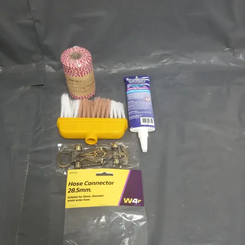 APPROXIMATELY 20 ASSORTED HOUSEHOLD ITEMS TO INCLUDE COTTON TWINE, WALLPAPER PASTE BRUSH AND MOULD MAGIC CLEANER