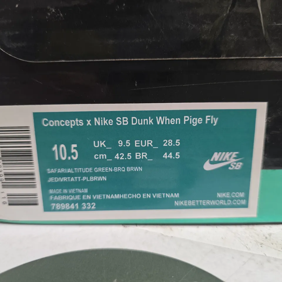 BOXED PAIR OF NIKE SB DUNK LOW – CONCEPTS X NIKE SB DUNK WHEN PIGE FLY - SIZE UK 9.5