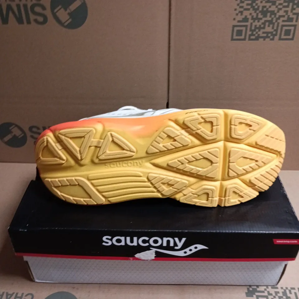 BOXED PAIR OF SAUCONY MEN'S GUIDE 19 RUNNING SHOES - 12