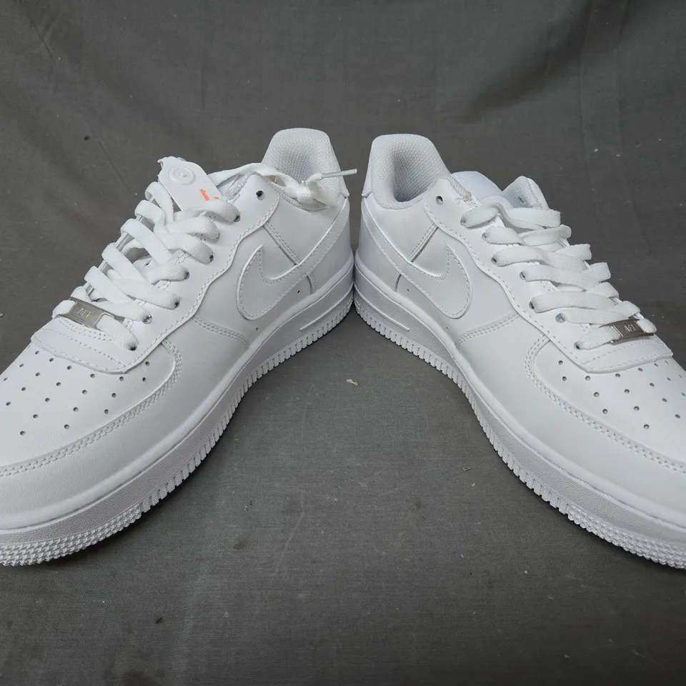 PAIR OF NIKE AIR FORCE 1 SHOES IN WHITE UK SIZE 9