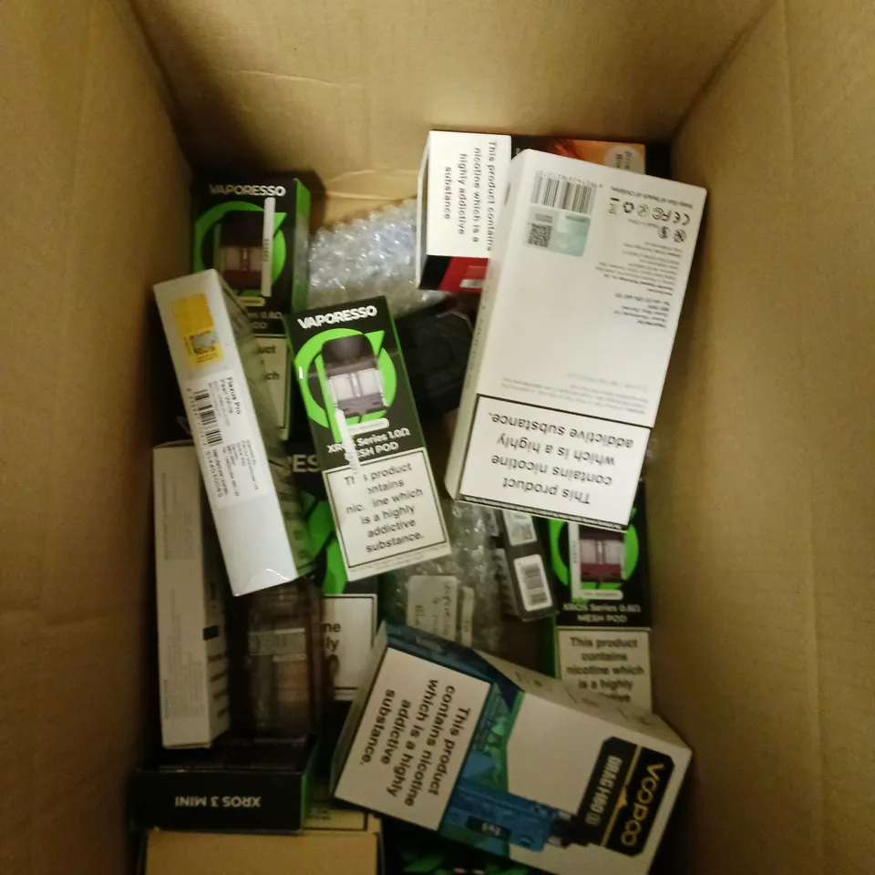 APPROXIMATELY 20 VAPES & E-CIGARETTES TO INCLUDE INNOKIN ENDURA T22 PRO, IJOY SHOGUN, VOOPOO DRAG X2 ETC