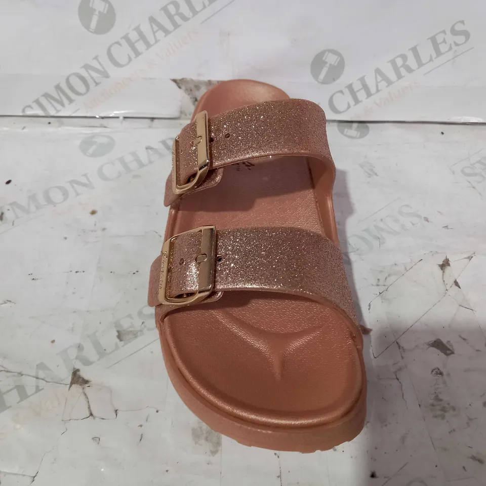 SKECHERS ROSE GOLD CALI GEAR SANDALS - SIZE 4