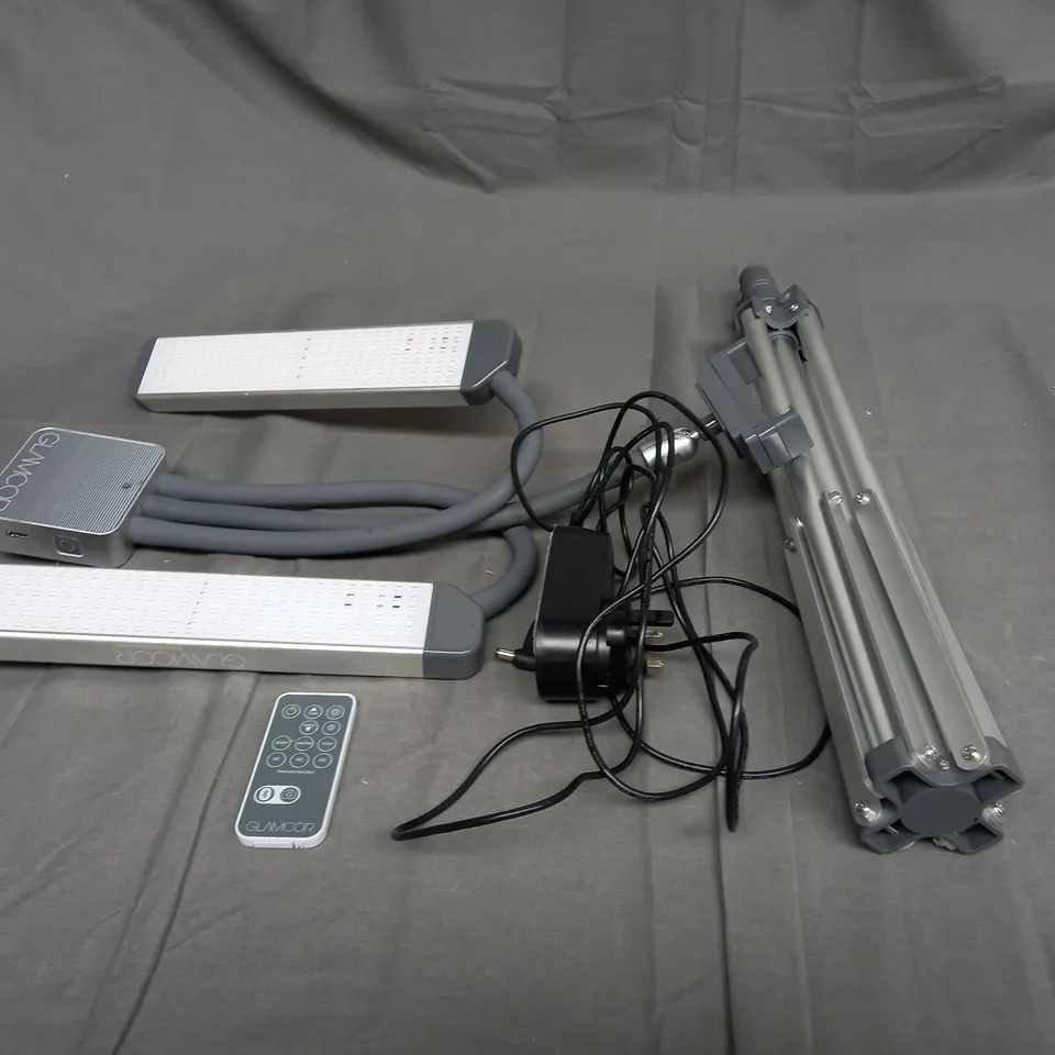 GLAMOUR MULTI MEDIA X LIGHT SET UP WITH TRIPOD