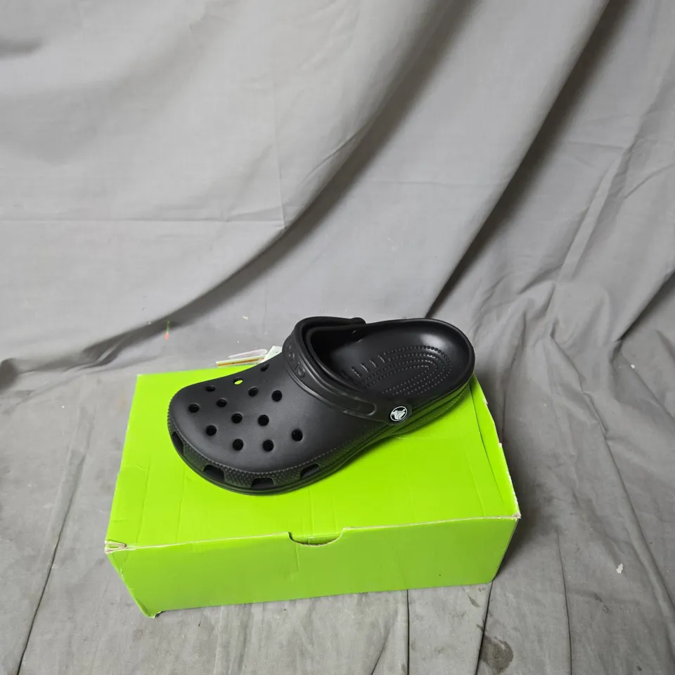 CROCS CLASSIC CLOG – BLACK, UK 6
