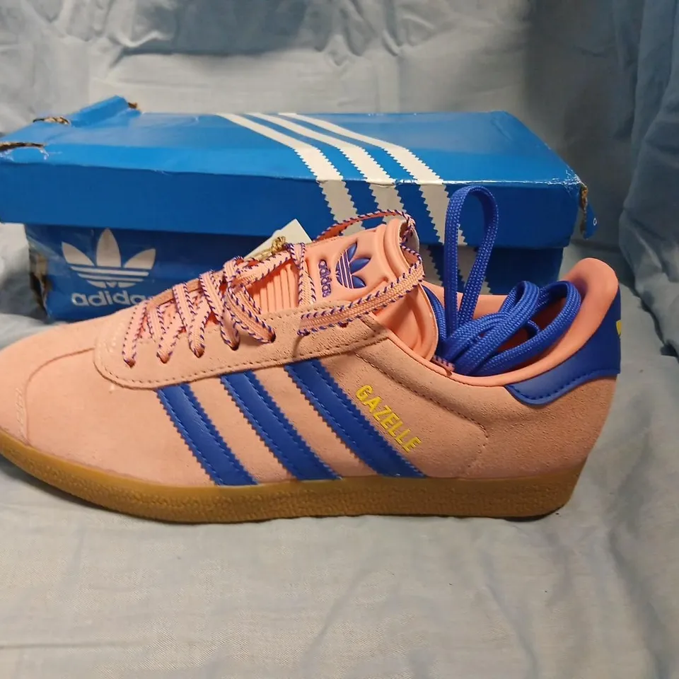 ADIDAS GAZELLE J TRAINERS – 2 ODD SHOES, PINK/PEACH WITH GREEN & PINK/PEACH WITH BLUE STRIPES, UK 4.5