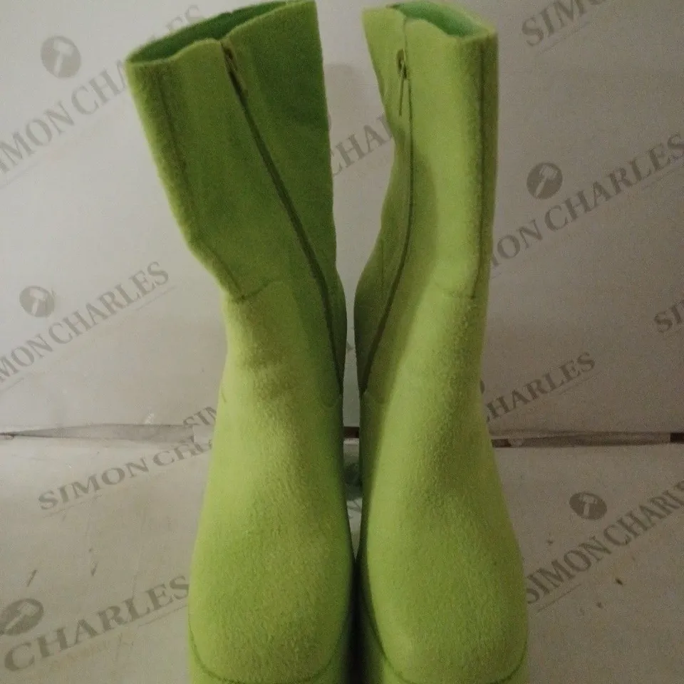BOXED PAIR OF KOI WOMEN'S FLUFFY PLATFORM BOOTS SIZE 6