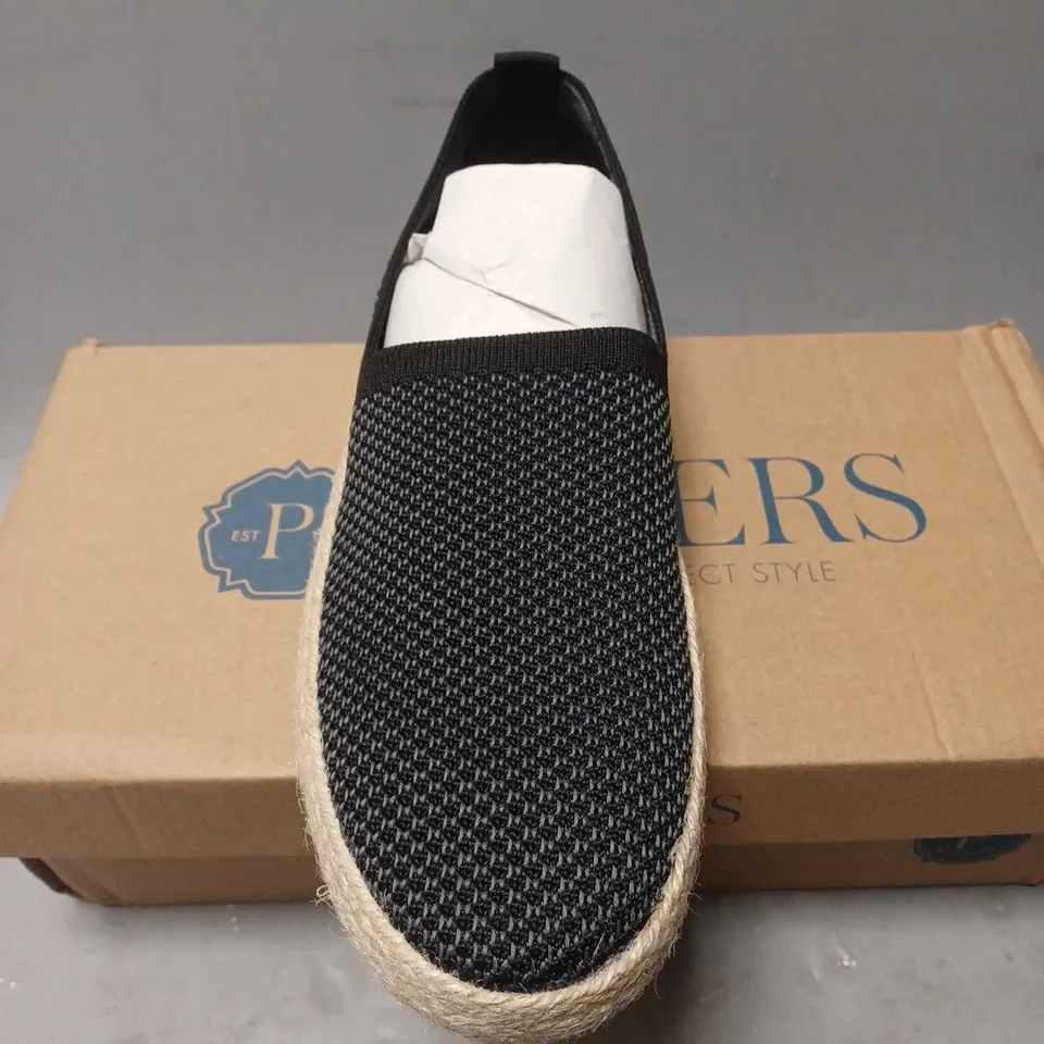 BOXED PAIR OF PAVERS SLIP ON SHOES - UK SIZE 7