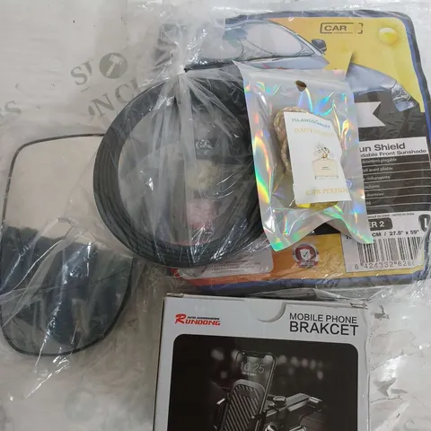 BOX OF ASSORTED CAR ITEMS TO INCLUDE - SIDE MIRRORS - PHONE HOLDER - SUN SHIELD / COLLECTION ONLY