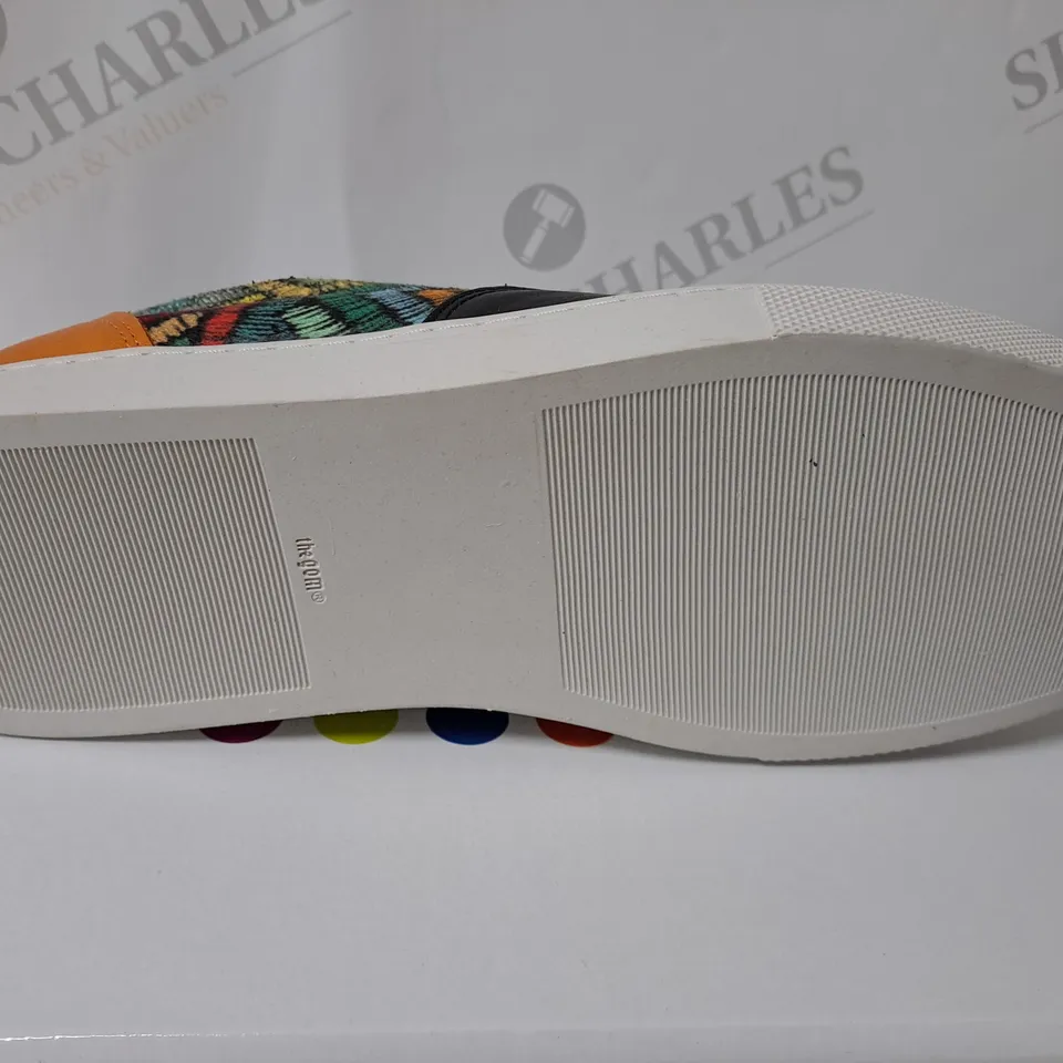 BOXED ADESSO TRAINER'S IN BLACK SIZE 7