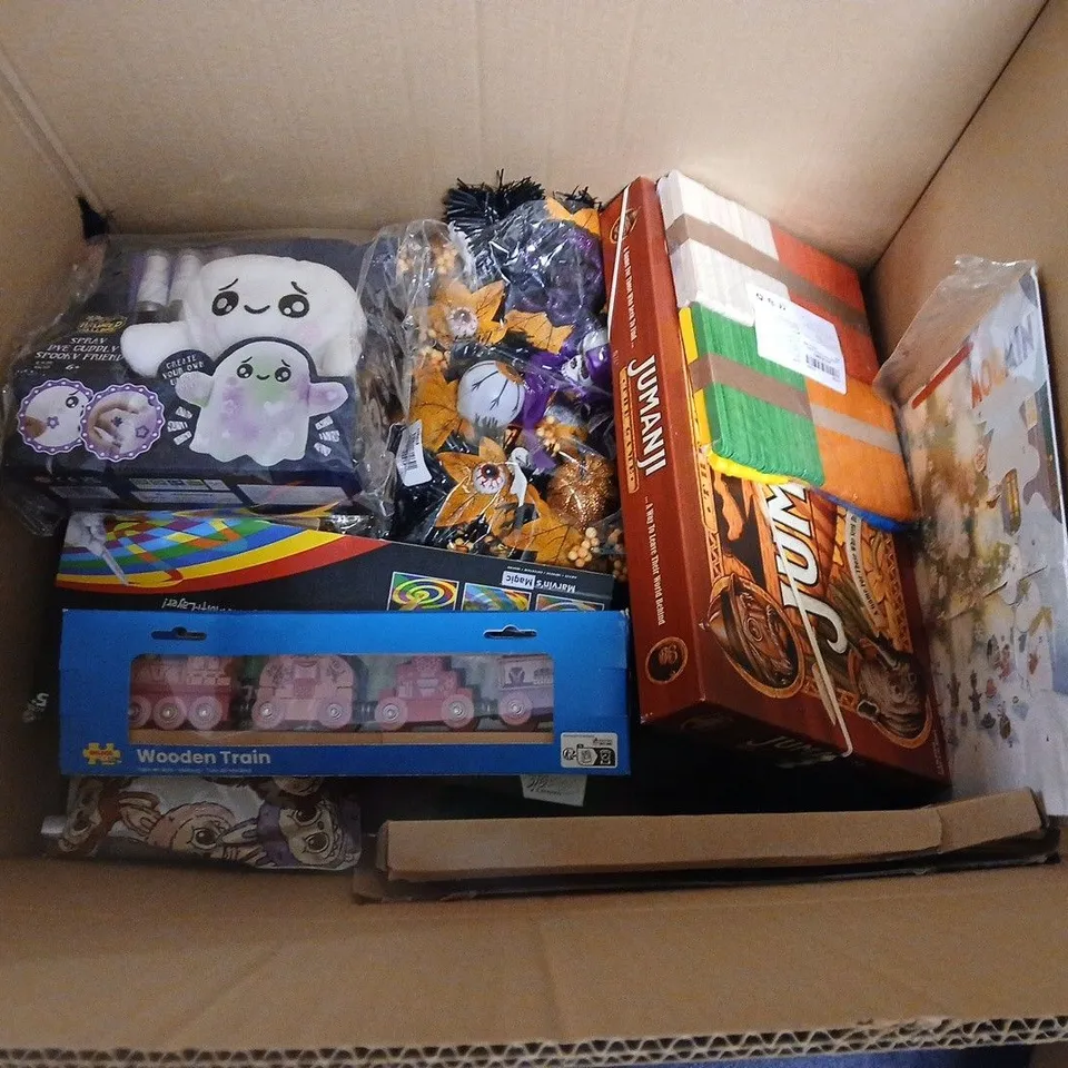 LARGE QUANTITY OF ASSORTED TOYS, GAMES AND CRAFT ITEMS TO INCLUDE GEOMAG PANELS, BEE JIGSAW AND HOPPER