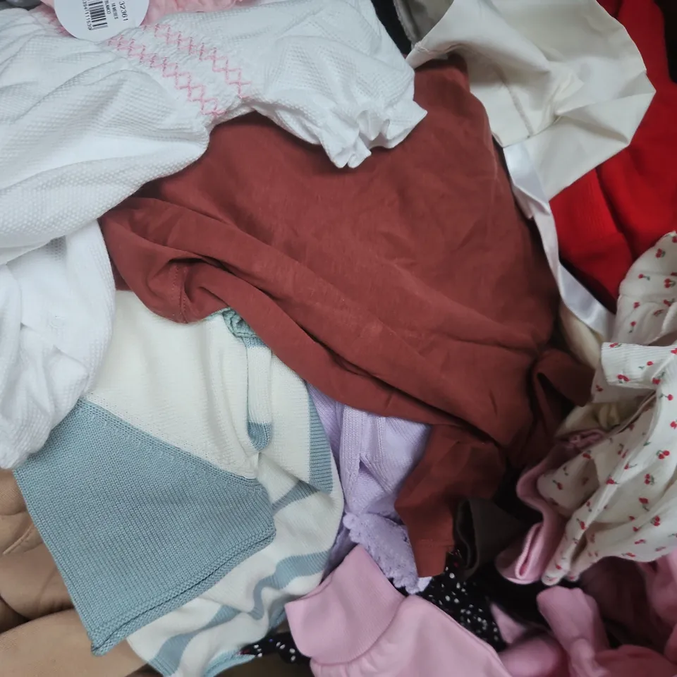 BOX OF APPROXIMATELY 20 ASSORTED KID'S CLOTHING AND FASHION PRODUCTS IN VARIOUS STYLES AND SIZES - COLLECTION ONLY
