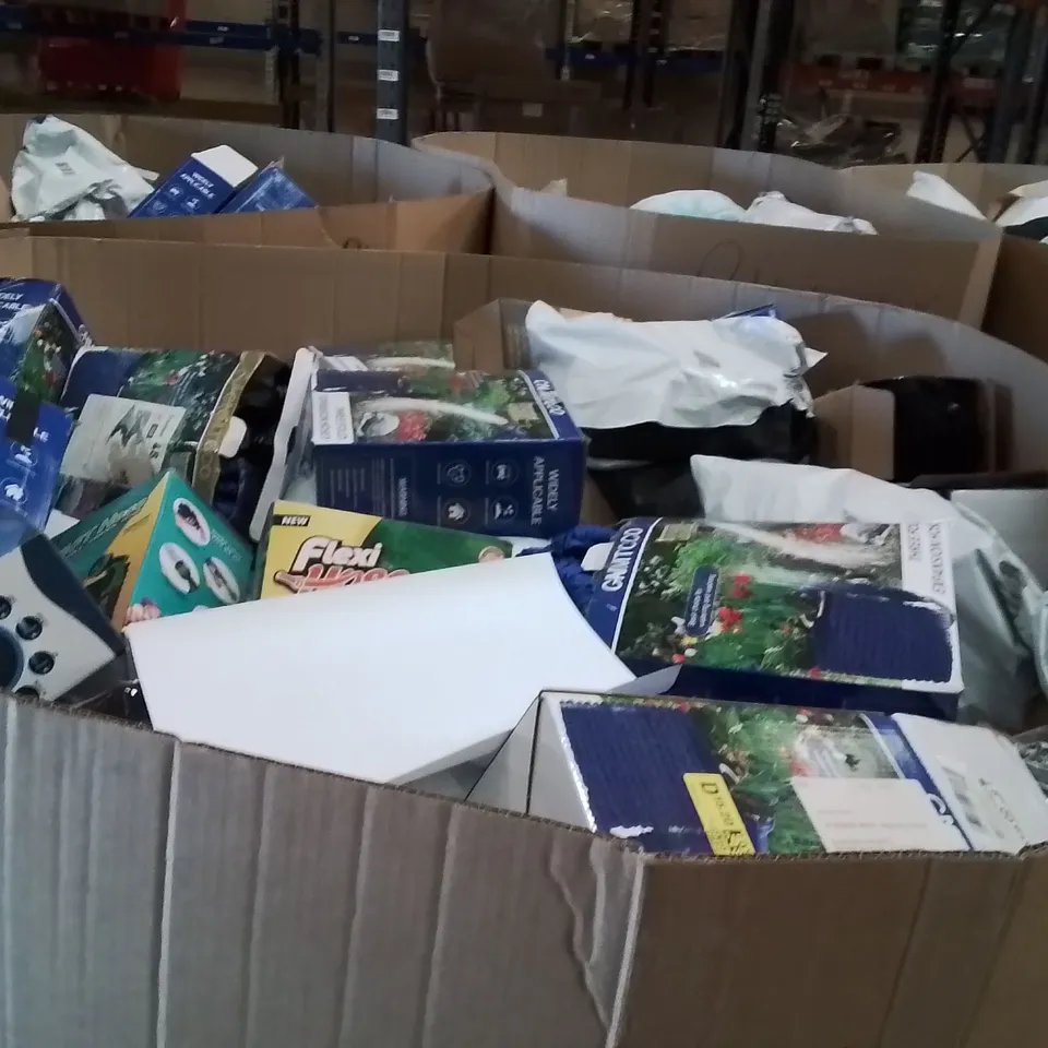 PALLET CONTAINING A LARGE QUANTITY OF HOSES