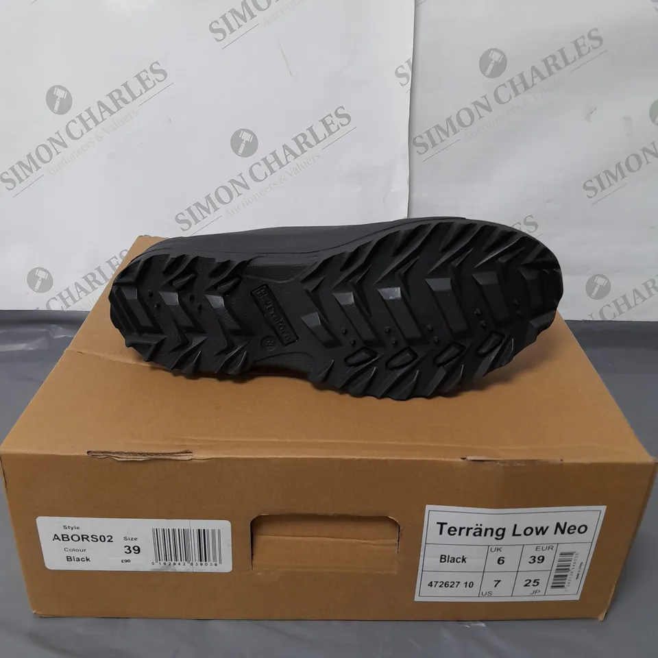 TRETORN TERRANG LOW NEO BLACK RUBBER BOOTS SIZE 6