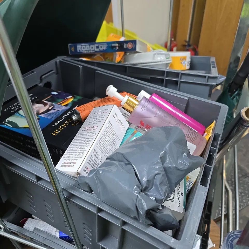 CAGE OF APPROXIMATELY 100 ASSORTED ITEMS INCLUDING HOGWARTS CREST BOTTLE , FUSION TRACK DOWNLIGHT , BLACK TOW HOOK , CONFIDMISS SKIN SERUM , LE PETITHAND CREAM AND TALKING POINT CARD GAME