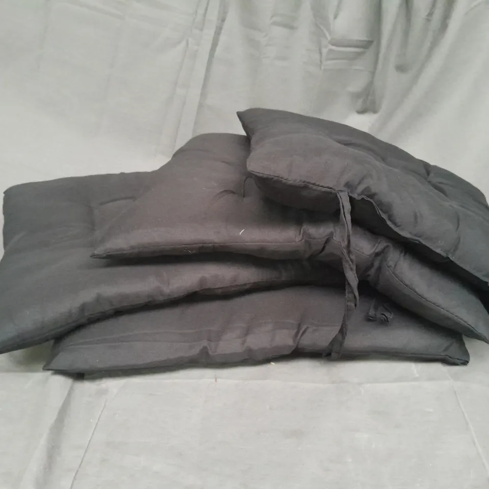 SET OF 4 CUSHIONS IN BLACK APPROX. 35CM X 35CM 