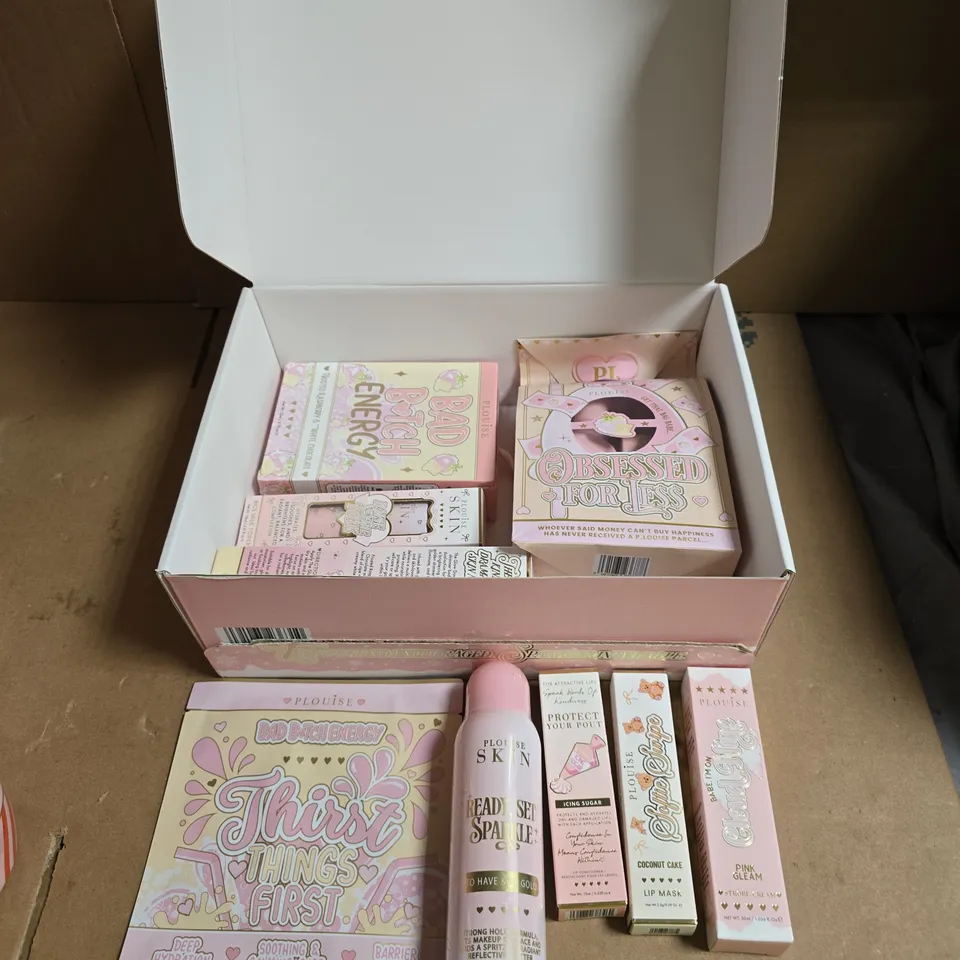 PLOUISE BEAUTY GIFT BOX TO INCLUDE PINK GLEAM STROBE CREAM, GLITTER SETTING SPRAY AND SHIMMER BODY CREAM