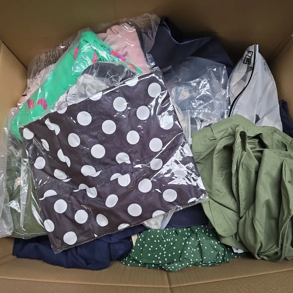 LARGE BOX OF APPROXIMATELY 20 ASSORTED CLOTHING ITEMS IN VARIOUS SIZES, STYLES AND COLOURS